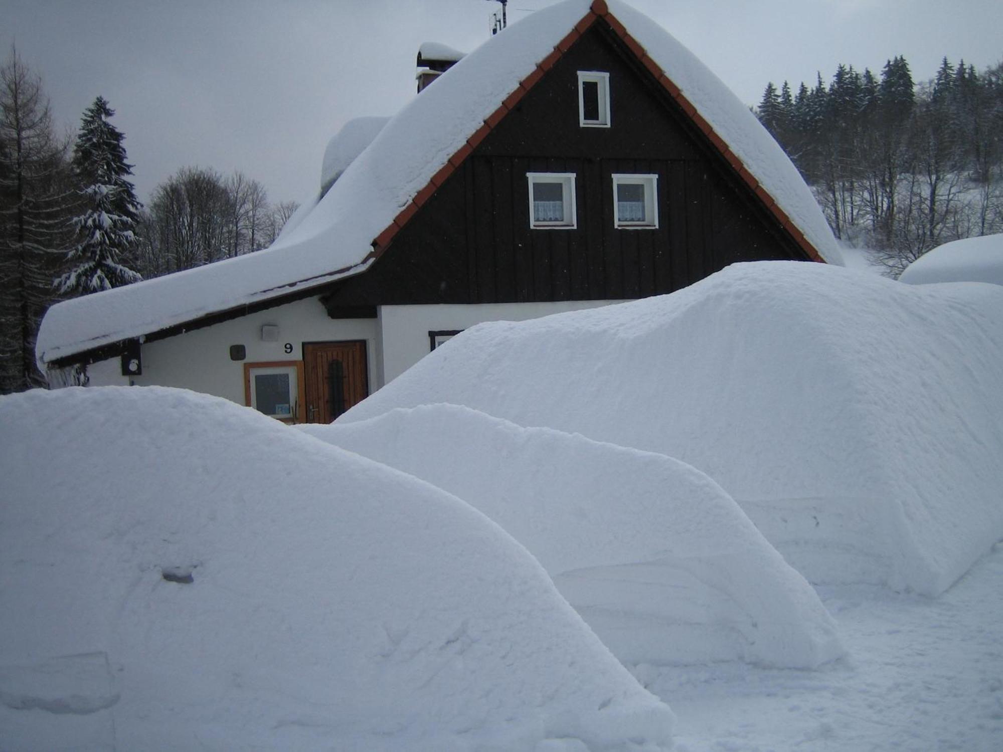 فيلا Nové Město nad Metujíفي Chalet Lomy المظهر الخارجي الصورة